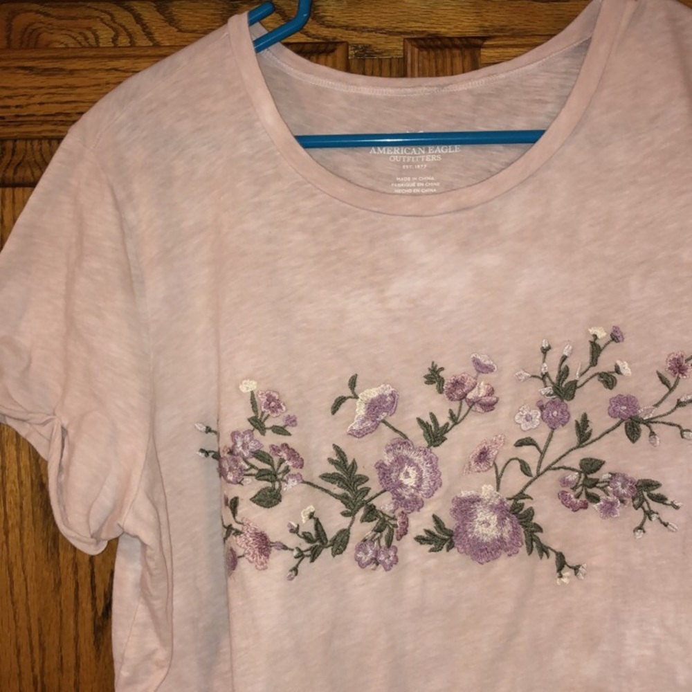 embroidered American Eagle tee